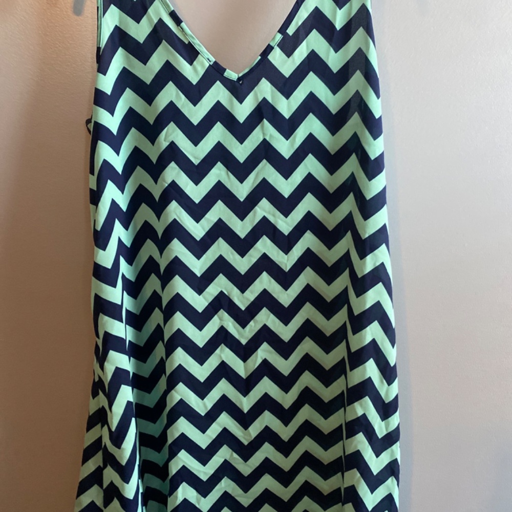 Chevron Patterned Long Top - Picture 3 of 4